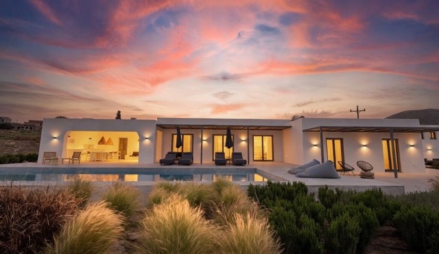 Faragas Hill Harmony Villa