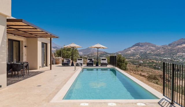 Filade luxury villa 2, pool,great views, south Crete