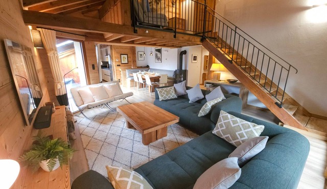 Central St Martin Chalet, Near Ski Lift, Sleeps 10