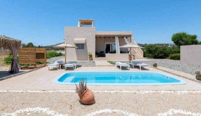 Gennadi Serenity House- beachfront villa with amazing sea view and private pool