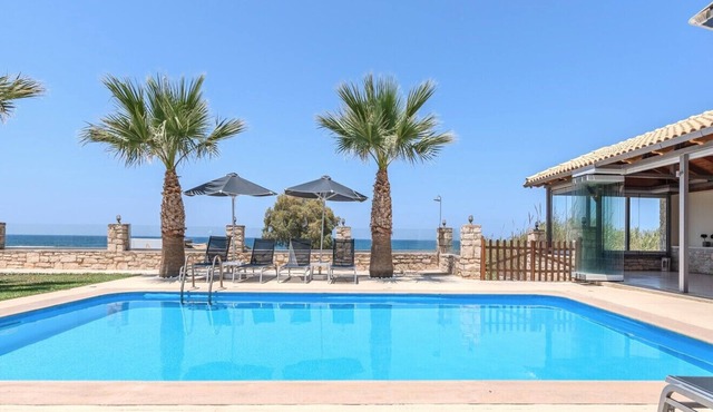 Golden sand beachfront villa ,6 Bedrooms,Rethymno