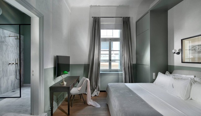 Grandiose Athens Apartment | 1 Bedroom Suite | Apartment Weisslogia | Athinaidos
