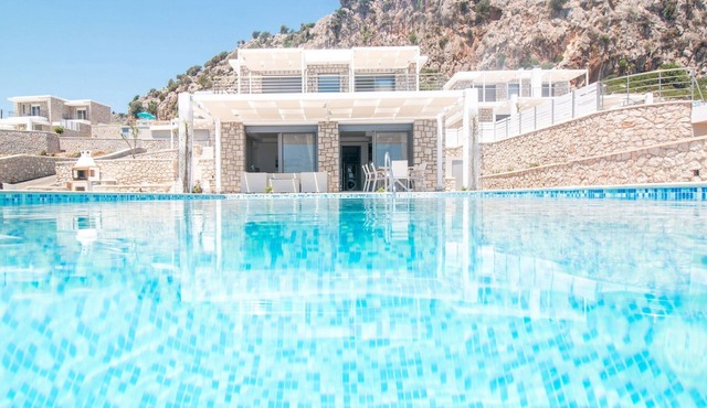 Gregorys Luxury Villa in Kallithea