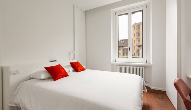 GuestHost - Modern and comfortable apt - central station!