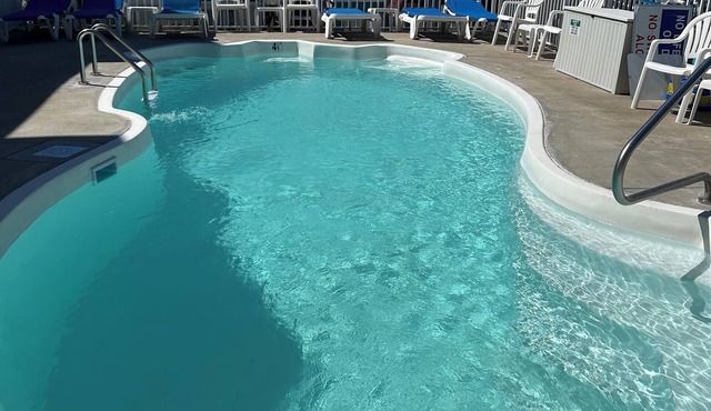 Heated Pool Nth Wildwood 1.5 blk to beach Townhouse 5 beds 2.5 baths