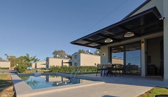 HELIOS - Seaside Pool Villa & Private Parking
