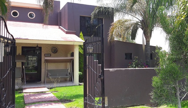 HERMOSA CASA DE CAMPO EN FRACCIONAMIENTO LA NORIA DE TRES REYES AMPLIA