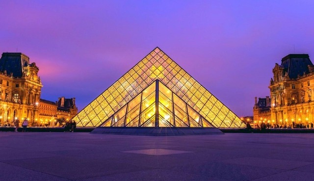 HISTORIC CARDINAL RICHELIEU APARTMENT ,LOUVRE VIEWS AND 'EMILY IN PARIS' CHARM