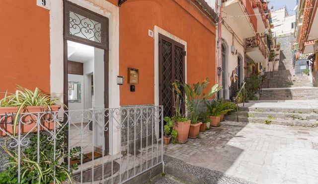 Holiday Home 'I Love Sicily, A Due Passi Dal Mare' with Balcony, Wi-Fi and Air Conditioning