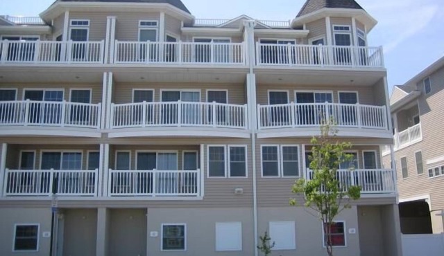 Home is 1 block from Beach - 25 or Older to Rent - STRP # 2192
