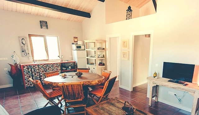 Homerez - Beautiful house for 6 ppl. with shared pool and terrace at Cañamero
