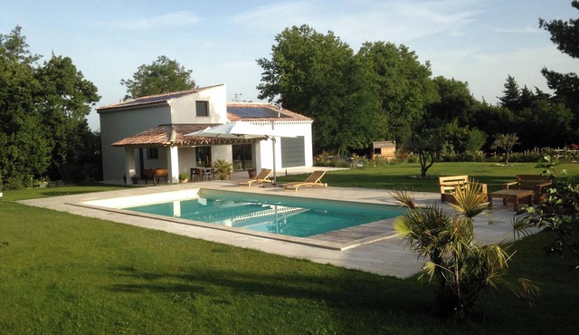 Homerez - Villa in Eyragues with pool