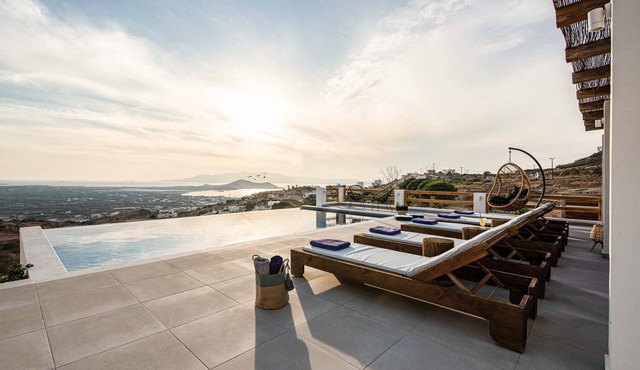 Horizon Villa in Naxos Skyline
