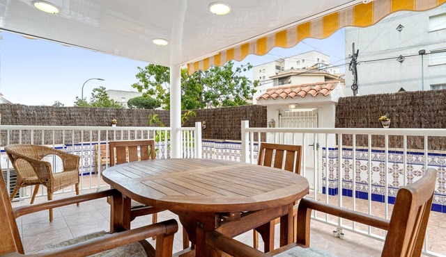 House with terrace and parking 150m beach