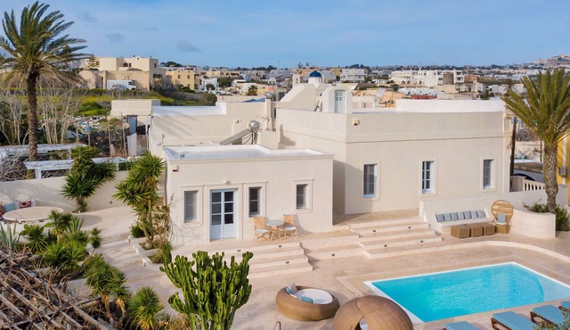 Indigo Luxury Neoclassical Mansion for 5-6 Persons!