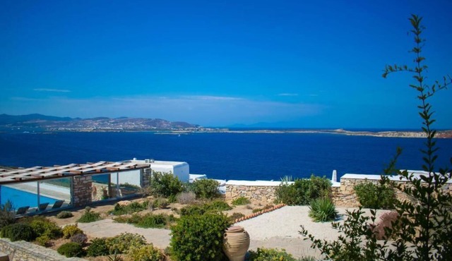 Irene's View Villa three · House with swimming pool near Pounda