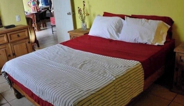 Just STEPS to the beach, 2-bedroom pet friendly bungalow in Chacala