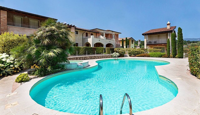 La Romantica - Cristina by Wonderful Italy