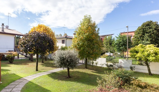 Large apt 2 bedrooms &free car park