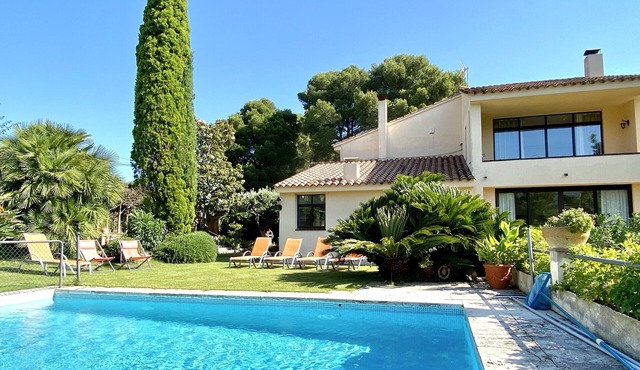 Large house with private pool and garden n Begur for 12 guests