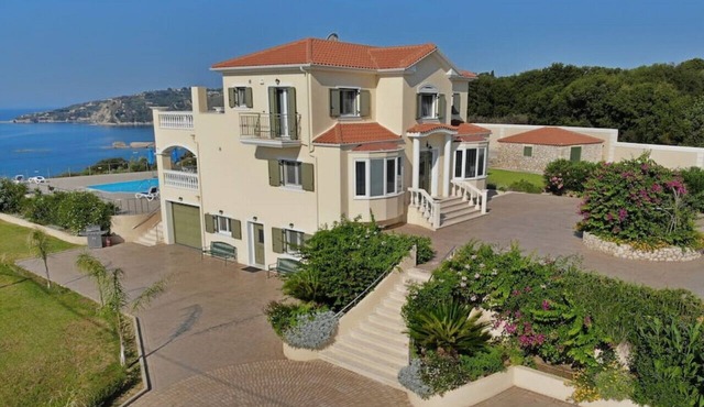 Large Private Villa with Pool, Stunning Sea Views
