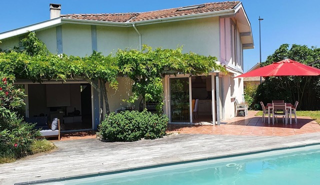 Large villa With Swimming Pool Near Hossegor