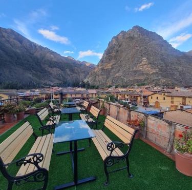 Los Apus Ollantaytambo