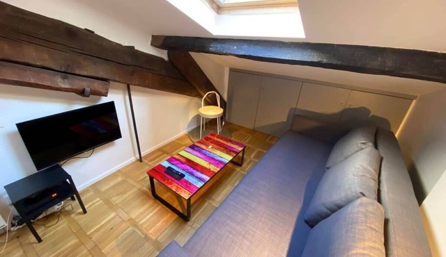 Lovely studio in the 9th arrondissement, near the quays.
