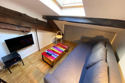 Lovely studio in the 9th arrondissement near the quays