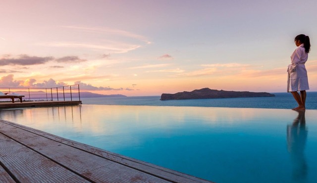 Lux Villa ★Heated infinity pool ★ 500mt to Stalos beach★6 bdr & 7 bathrooms