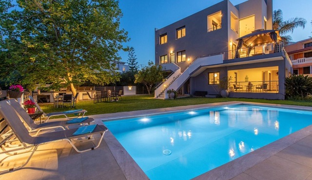 Lux villa*Walk to beach*Hydromassage Pool*14 people
