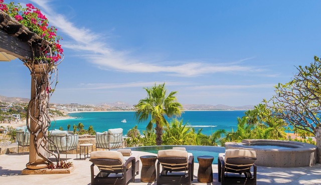 Luxurious 4-Bd Palmilla Villa, Swimmable Beach — Chef & Butler Incl.