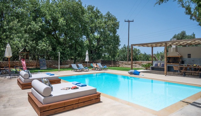Luxurious 5 bedroom villa, private heated pool, playground, garden and BBQ!