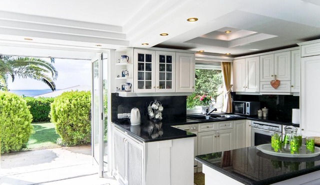 Luxurious Villa in Mavro lithari