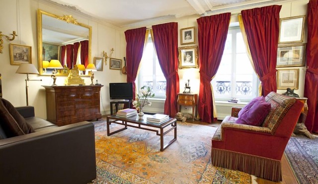 Luxury, Calm & Elegance in the heart of the Champs-Elysées with Champagne !