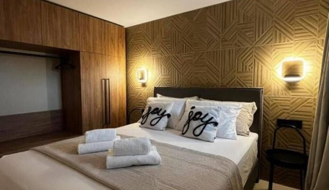 Luxury Cozy Apartment with Private Garden, BBQ & Near the Beach