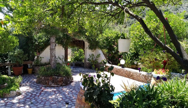 Luxury Cozy Villa With Garden Near The Sea