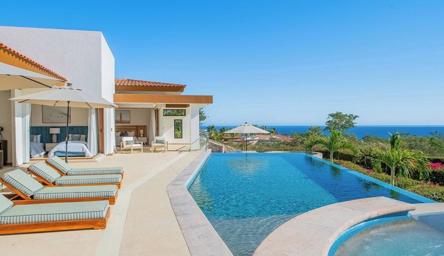 Luxury Golf Villa w/Infinity Pool, Hot Tub, Golf Cart & Ocean Views Cabo