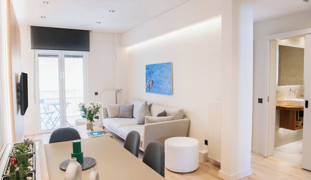 Luxury Modern Apt near Acropolis and 350 mt from Metro Station