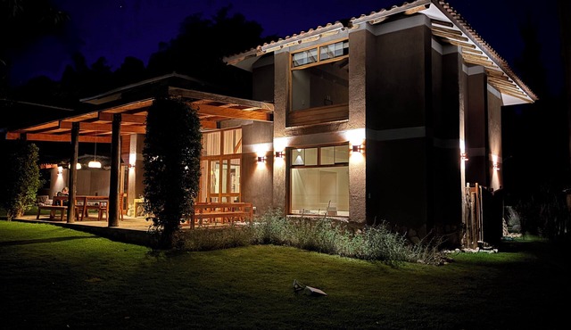 Luxury Spacious Villa, 5 bedrooms and WiFi, on Inka Trail in delightful Urubamba