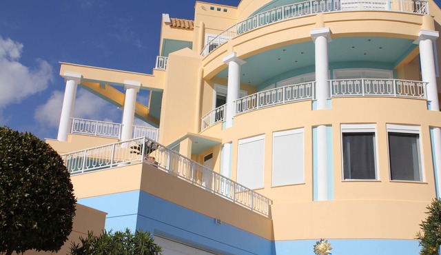 Luxury villa; enchanting views, heated pool
