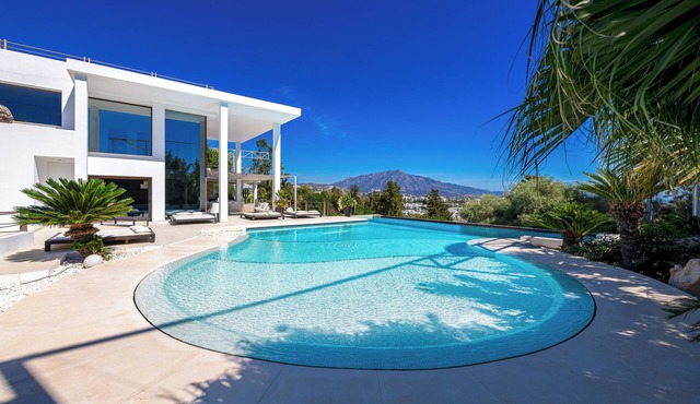 Luxury Villa Jacuzzi, Pool, golf, sea view 21p