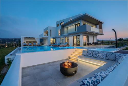 Luxury Villa Orizontes with Private Outdoor & Heated Indoor Pool, Hot Tub & Gym