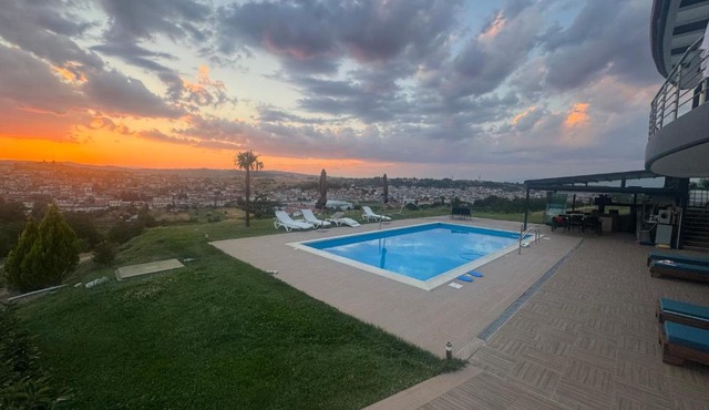 Luxury Villa Rafaela Οικογενειακή βίλα με ιδιωτική πισίνα, BBQ κ παιχνίδια Ιδανική για οικογένειες με παιδια