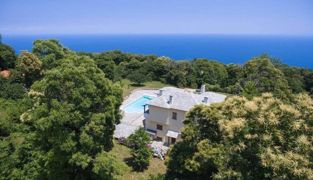 Luxury villa with pool in Tsagarada