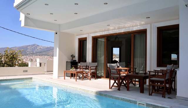 Luxury Villa with swimming pool , jacuzzi spa & great view, can guest 8 person