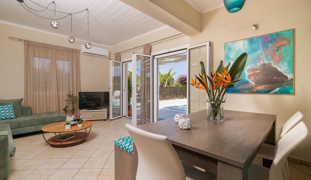 Madini Luxury villa with private Heated pool