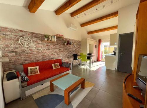 Maison F2, neuve au calme avec jardinet