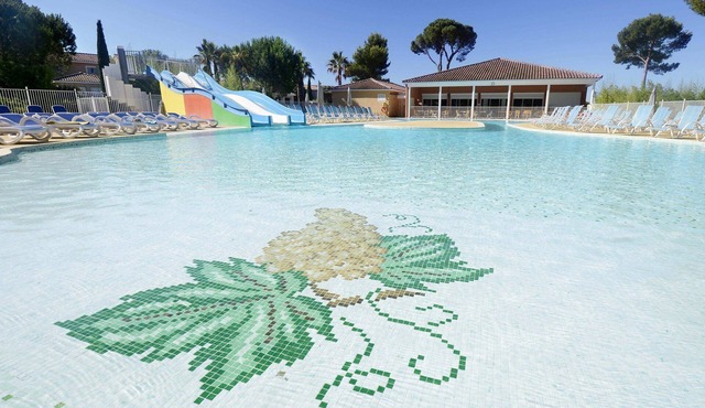 Maisonnette Duplex Abordable | Accès 2 Piscines in Calvisson