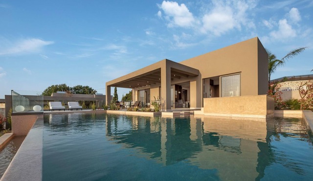Maravilla Luxury Living - up to 5